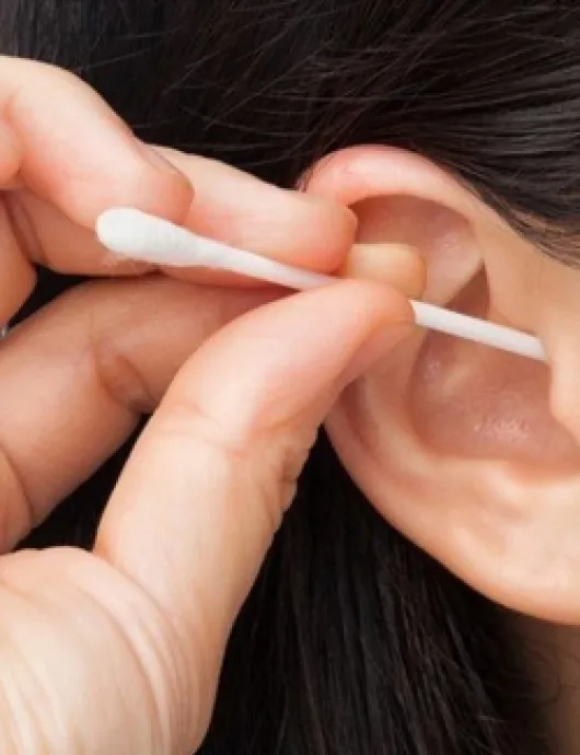 Dầu gội và ráy tai