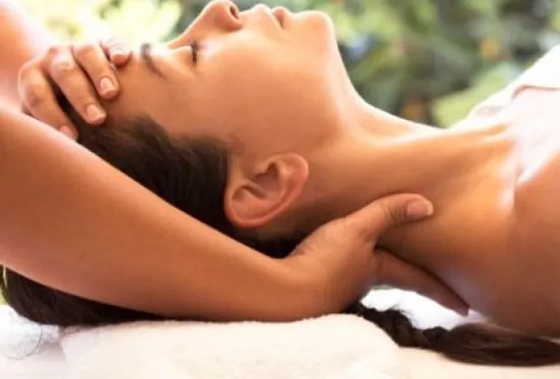 MASSAGE CỔ VAI GÁY THỦY ĐIỂN – GIẢI PHÁP ĐÁNH TAN ĐAU NHỨC CHO DÂN VĂN PHÒNG