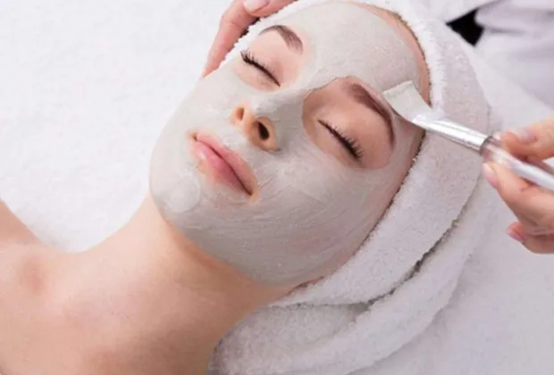 Đắp Mặt Nạ Giấy Bạc (Foil Mask) – Công Nghệ Giữ Ấm Khóa Dưỡng Chất Cho Làn Da Căng Bóng