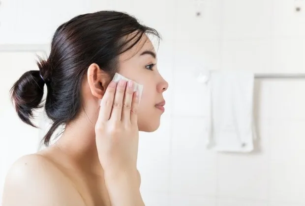 CHĂM SÓC DA MẶT BẰNG TINH CHẤT HOA HỒNG (ROSES FACIAL) – CẤP ẨM LÀM SÁNG DA