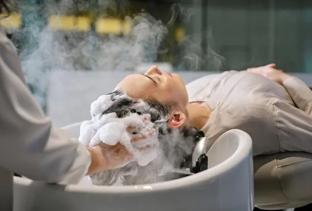 Tại Sao Gội Đầu Dưỡng Sinh Giúp Ngủ Ngon Và Giảm Stress? – Chuyên Gia Lynh Spa Giải Đáp